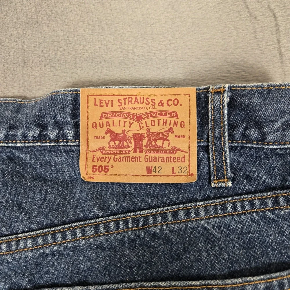 Levis 505 Jeans Mens 42x32 Regular Fit Straight Leg Blue Med Wash Denim Y2k